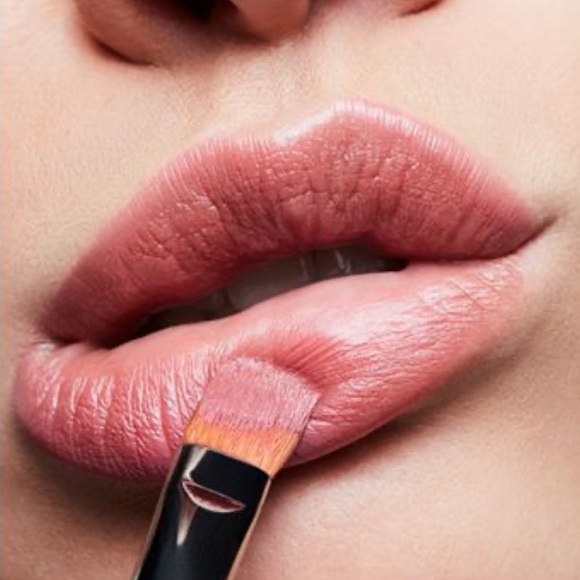 MAC Satin Lipstick Brave - Picture 12 of 14